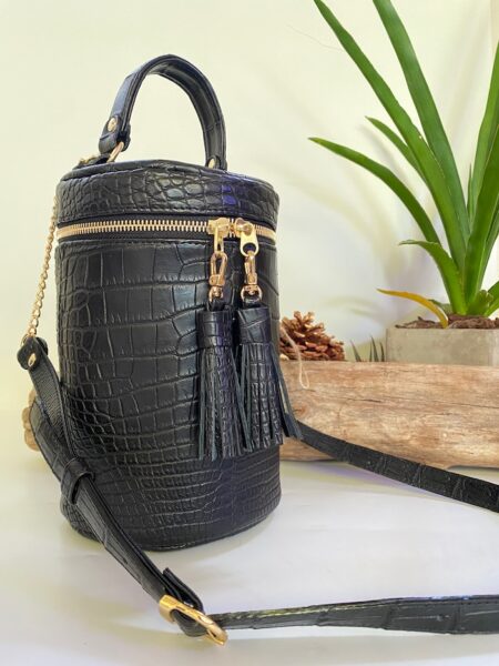 上品な明るい色彩が素敵な和装バッグと　黒地に贅沢な財布
