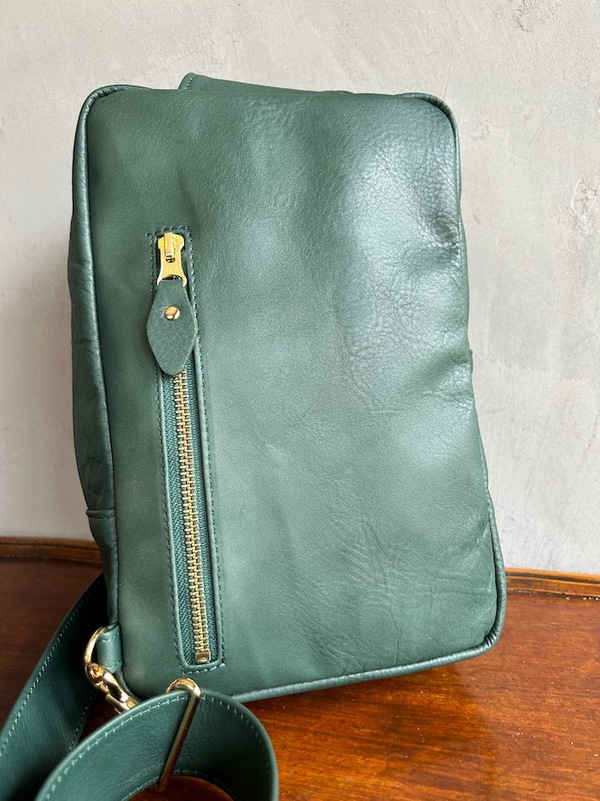 新作シンプルボディーBAG　パイソン　グリーンパール