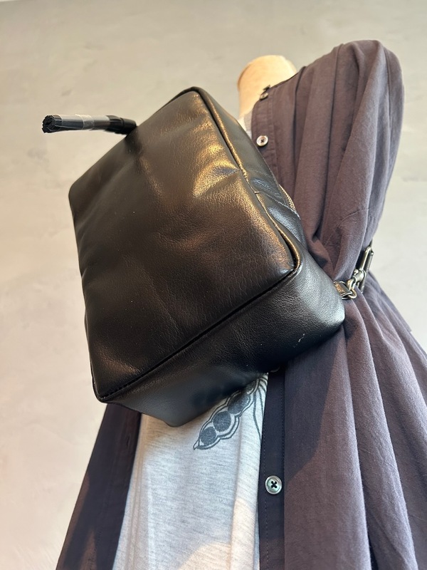 SALE!男女兼用　メンズシンプルボディーBAG 　牛革　バッファローブラック